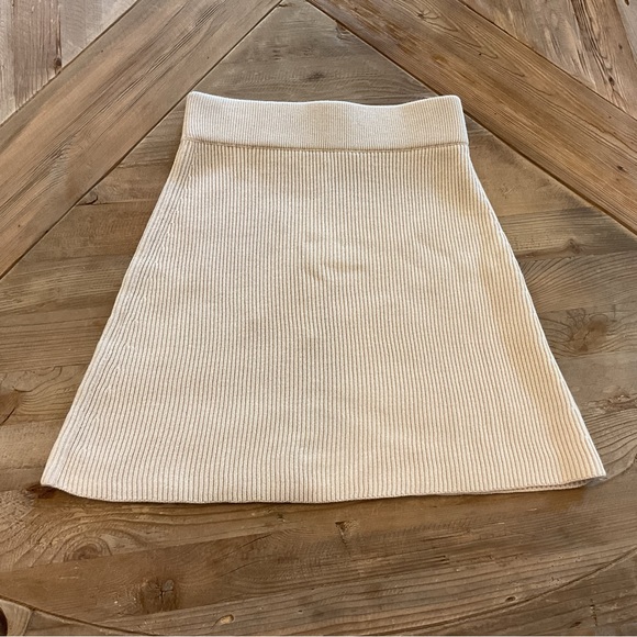 Sézane‎ Naella Skirt in Natural - Picture 2 of 8